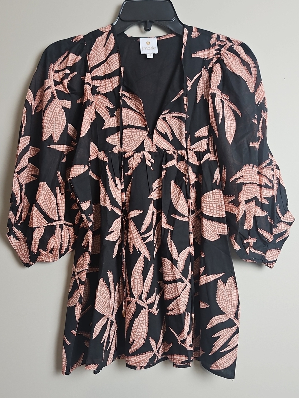 J. Marie Talia Puff Sleeve Split Round Neck Tunic: Black/Leaf Print: Size- XS